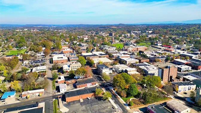 Cleveland Tennessee Lee University campus and downtown business district